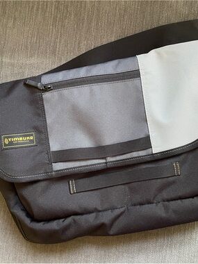 NWOT Timbuk2 Black and Light Gray Messenger Bag with Front Zip Pocket